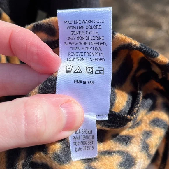 Betsey Johnson Fleece Leopard Print Top Sweater Size M Boho Glam Girly - Picture 7 of 11